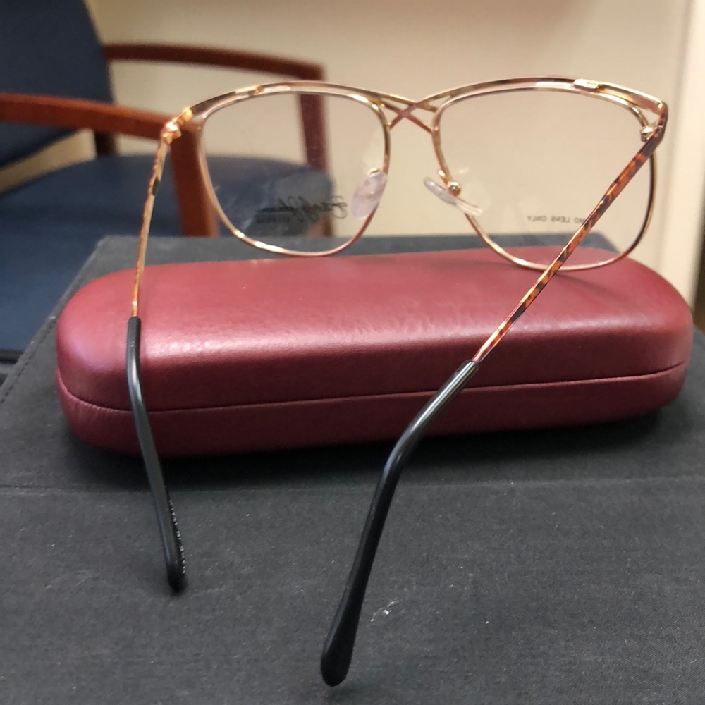 Beverly Johnson Brand New Vintage Eyeglass Frame - image 4